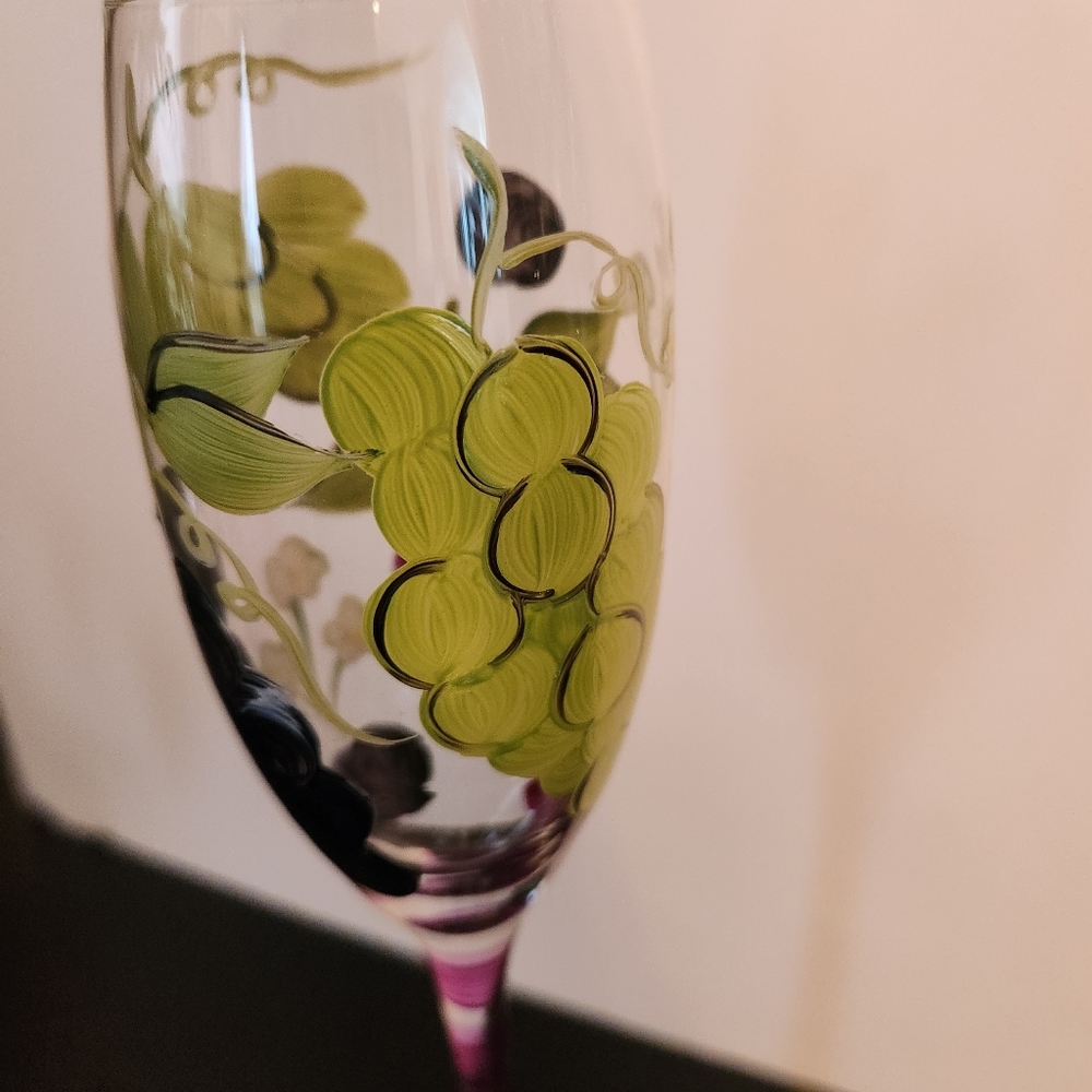 Vintage Grape Decorated Wine Glass - Picture 7 of 11
